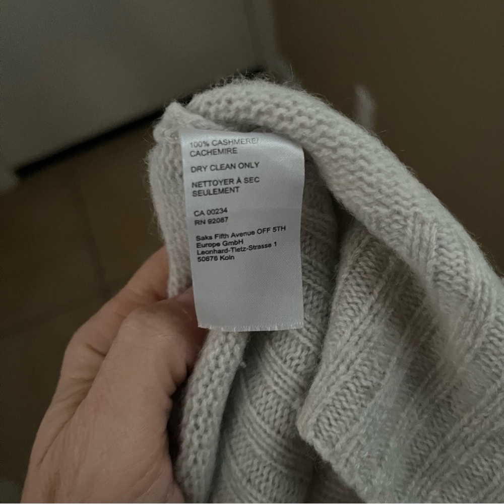 Saks Fifth Avenue 100% Cashmere Sweater Womens Large Gray Neural Quiet Luxury - Picture 13 of 16